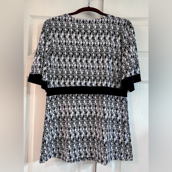 East 5th Women’s Blouse, Geometric Pattern, Size Large - Picture 4 of 6